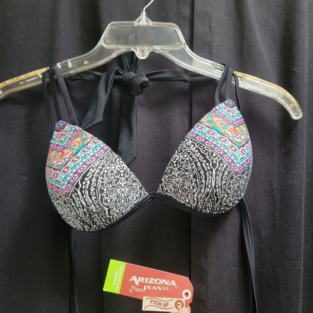 NWOT Arizona pushup bikini top